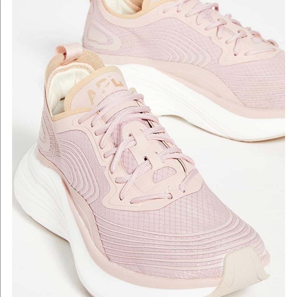 NWT APL Streamline Sneaker in Rose Dust & Champagne & White Sz 7.5 - women
